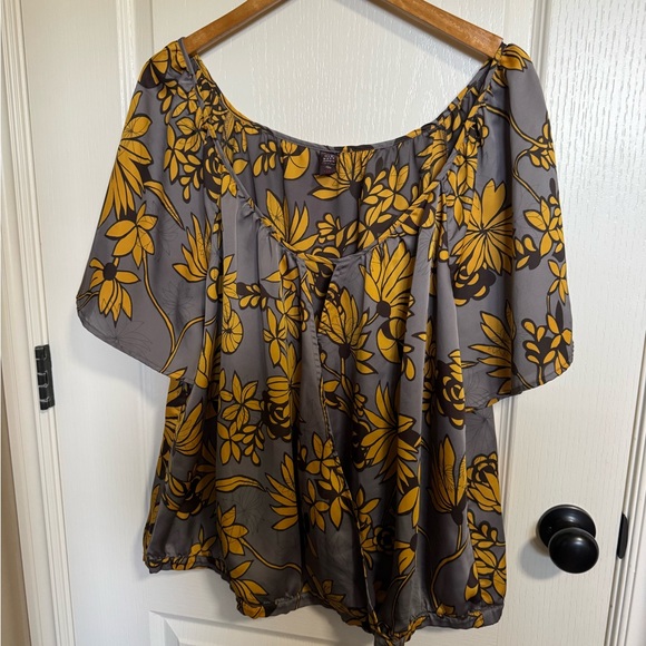 Old Navy Tops - Old Navy Plus 2X Floral Faux-Wrap Blouse | Grey & Golden Yellow Bubble Hem